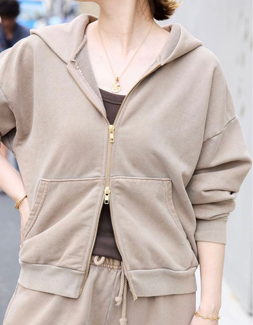 新品タグ付き！ドゥーズィエムクラス ASHER LA Rosie Hoodie