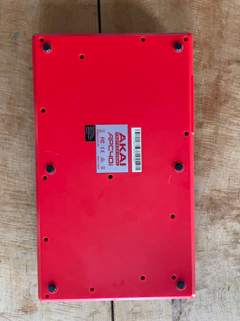 AKAI APC40 MKII コントローラー　(一部故障)