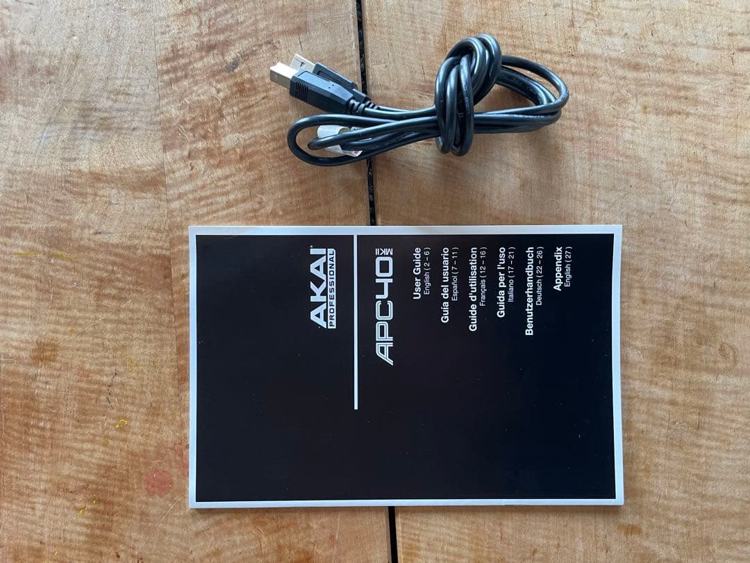 AKAI APC40 MKII コントローラー　(一部故障)