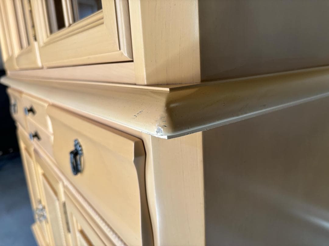 しほ アメリカ製、LYNN HOLLYN リンホーリン 食器棚 ・ 飾り棚