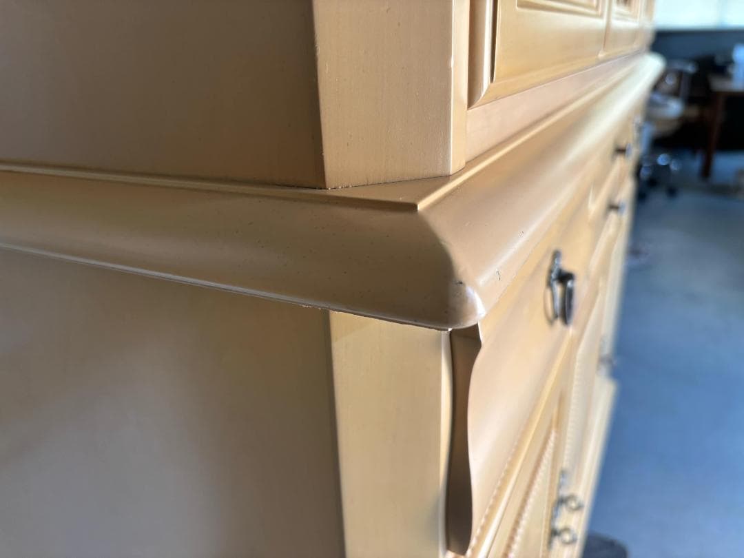 しほ アメリカ製、LYNN HOLLYN リンホーリン 食器棚 ・ 飾り棚