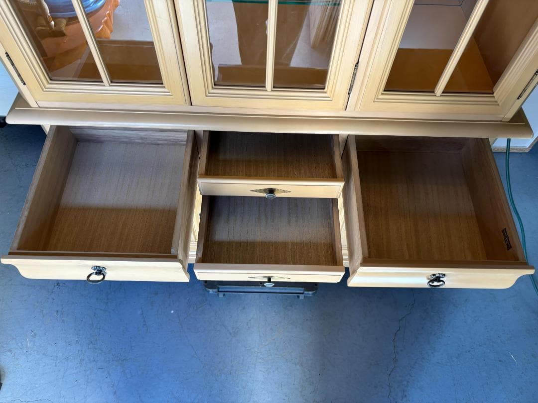 しほ アメリカ製、LYNN HOLLYN リンホーリン 食器棚 ・ 飾り棚