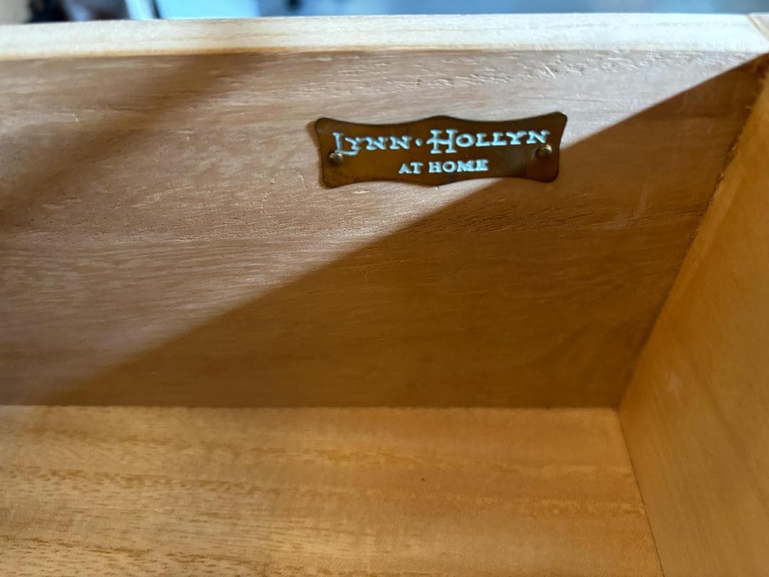 しほ アメリカ製、LYNN HOLLYN リンホーリン 食器棚 ・ 飾り棚