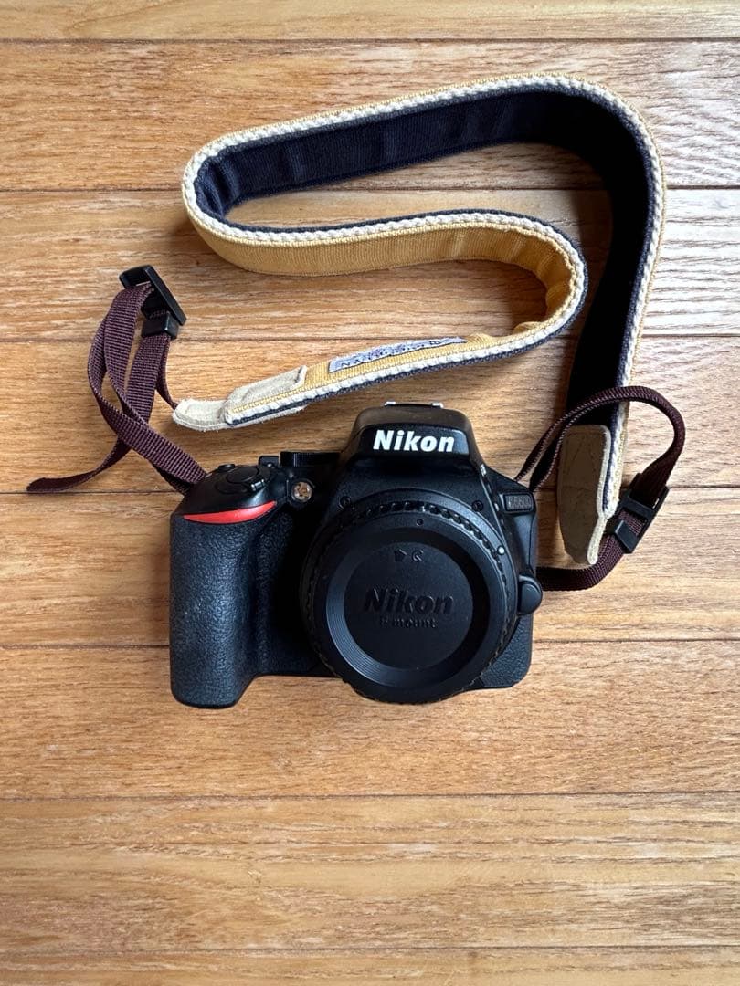 Nikon D5600 デジタル　一眼レフカメラ　【即購入可能】　【美品】