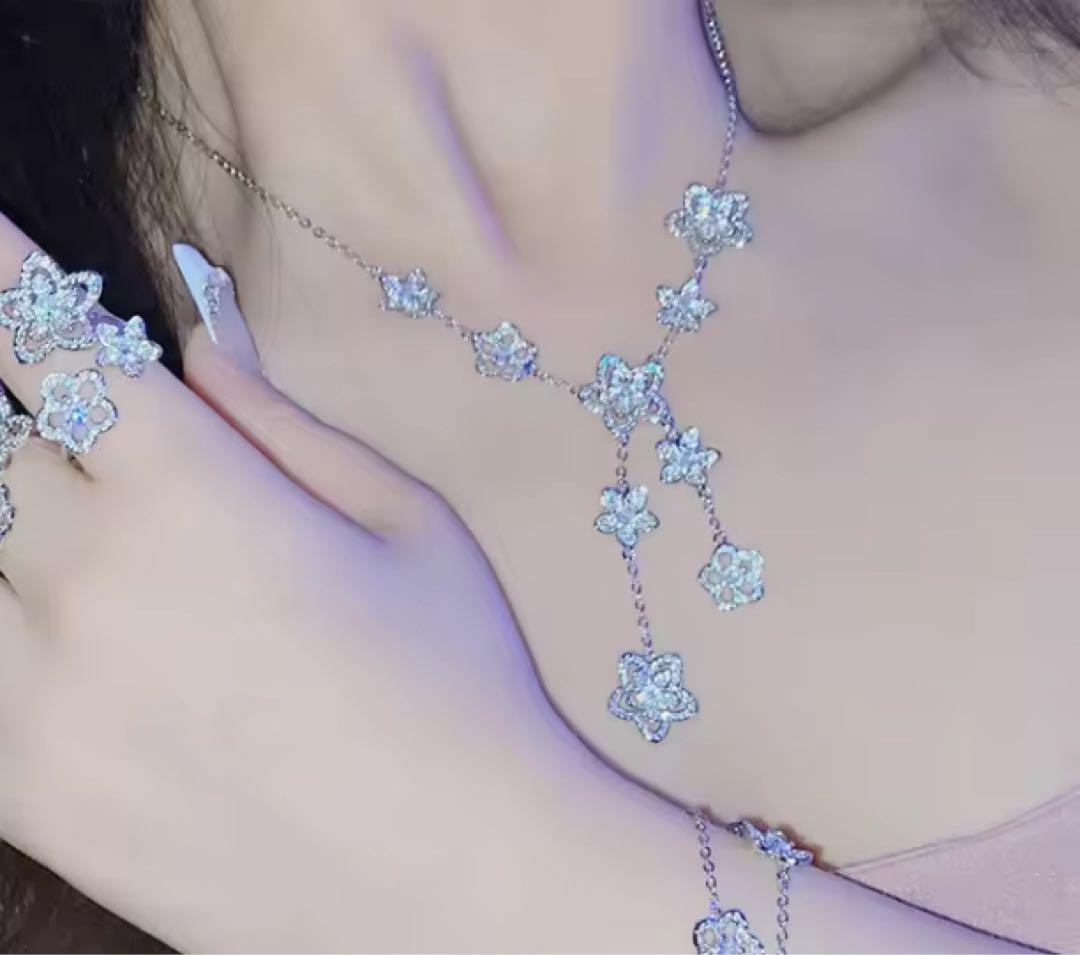 ✨ハイクオリティ✨フラワー　ネックレス　シルバー　モアサナイト