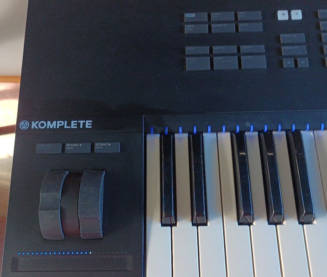 DTM・DAW KOMPLETE KONTROL S49