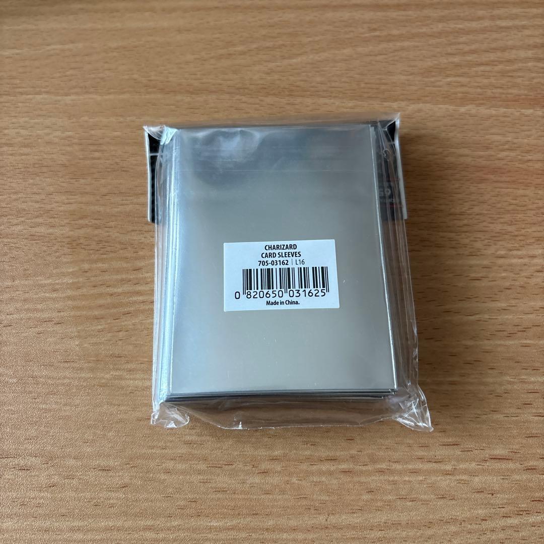 海外 リザードン 65枚入 デッキシールド ポケモンカード スリーブ