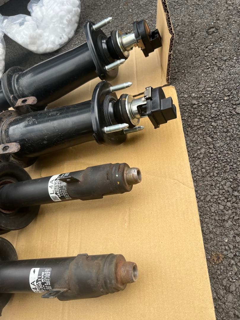 クラウンアスリート2.5アニバーサリーエディション　純正　サスペンションキット