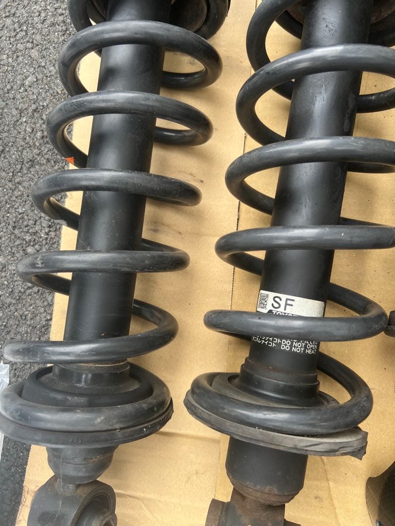 クラウンアスリート2.5アニバーサリーエディション　純正　サスペンションキット