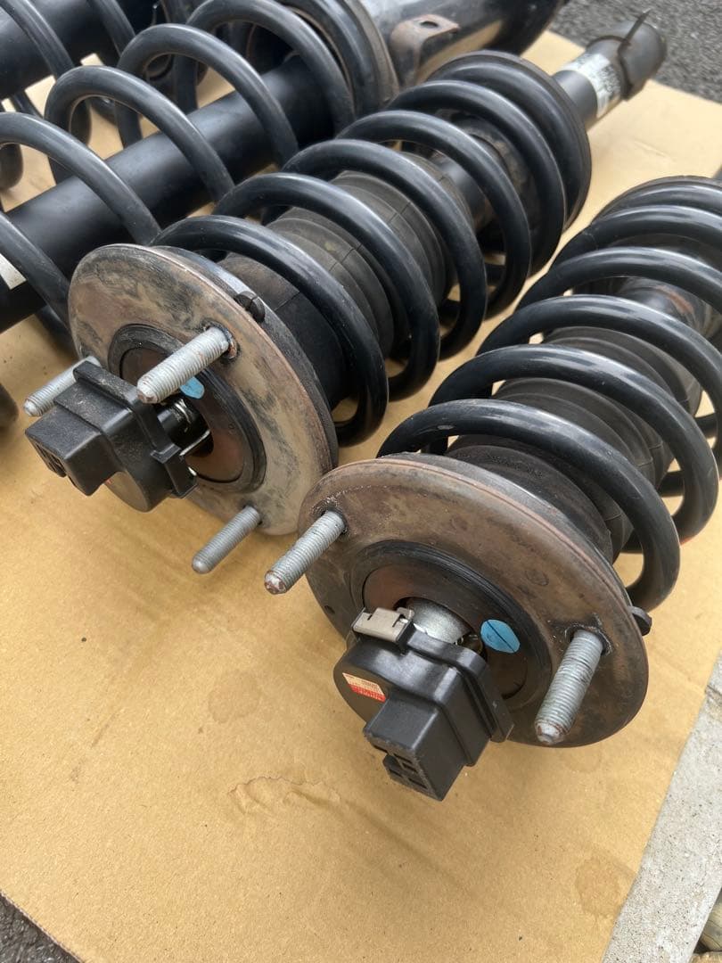 クラウンアスリート2.5アニバーサリーエディション　純正　サスペンションキット