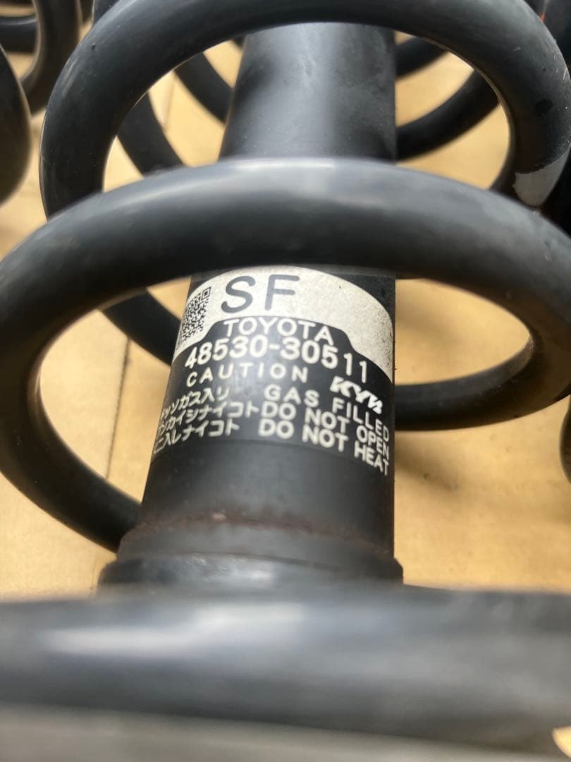 クラウンアスリート2.5アニバーサリーエディション　純正　サスペンションキット