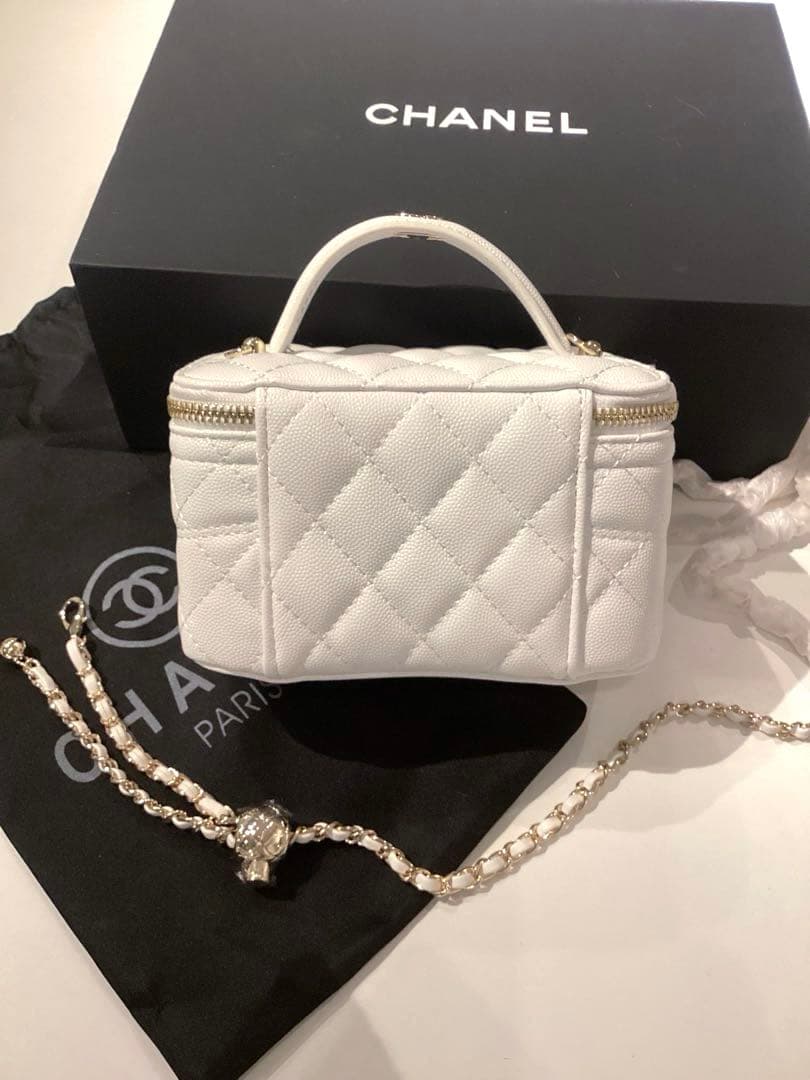 シャネル　バニティショルダーバッグホワイト　ノベルティ