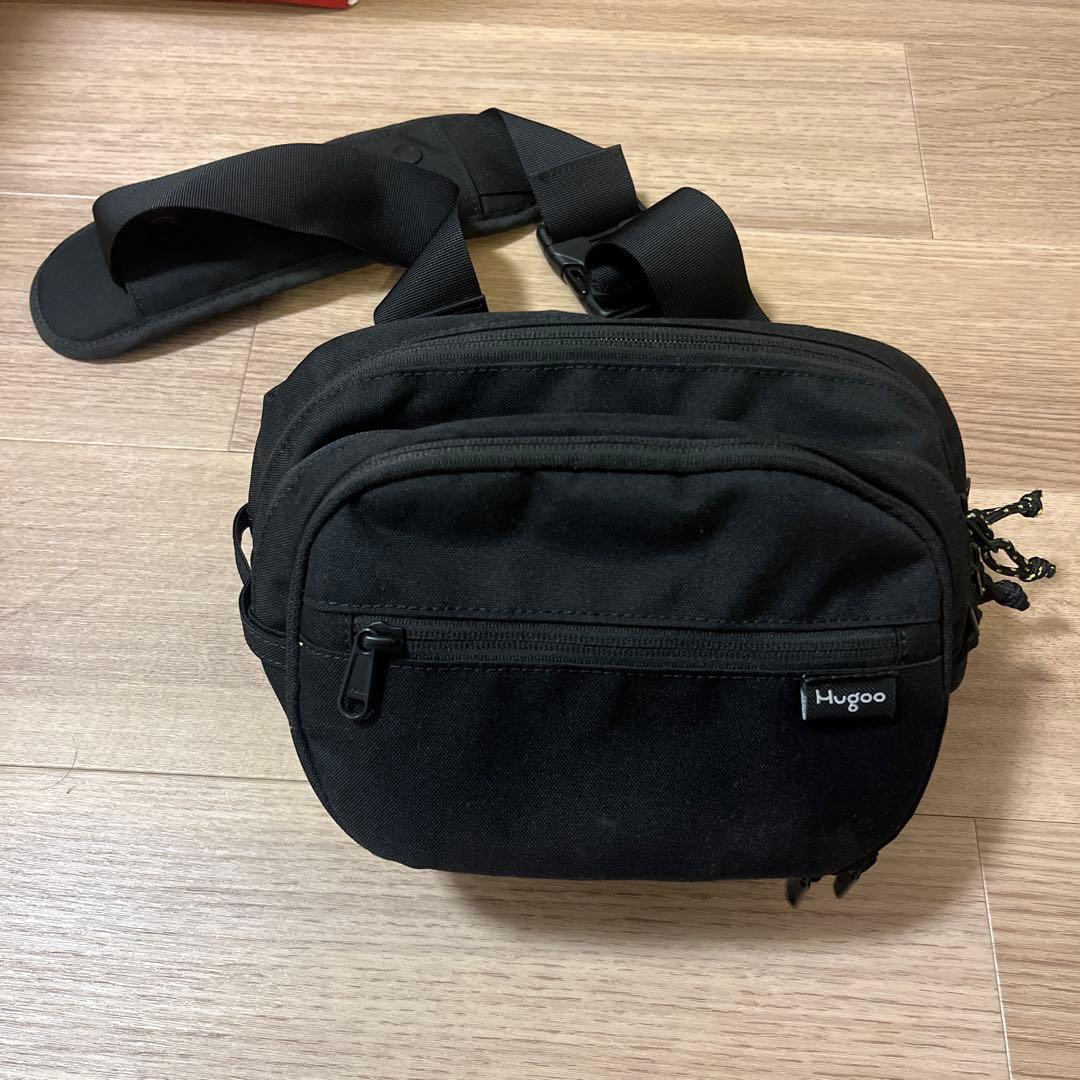 Hugoo ヒップシート ブラック　ショルダーバッグ