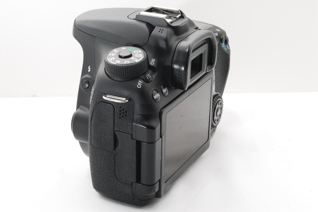 Canon EOS 70D スマホ転送機能搭載！ 近～中望遠レンズ付き♪