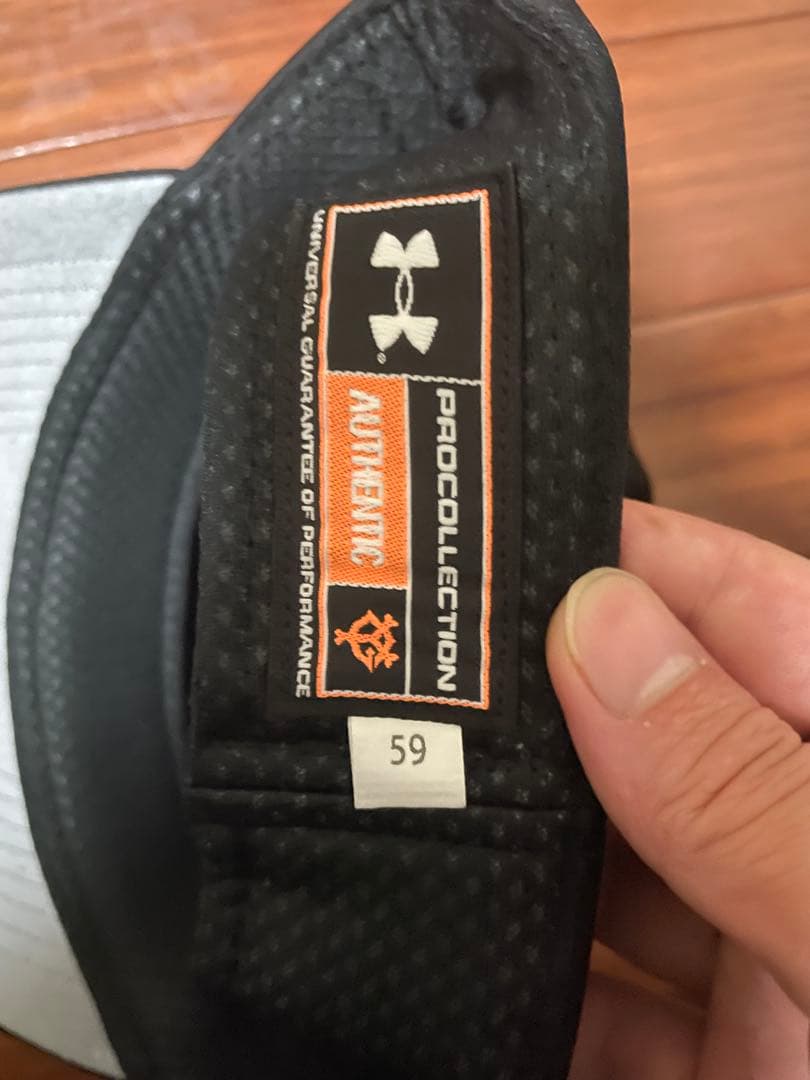 読売ジャイアンツ オーセンティック プロコレ アンダーアーマー 59cm