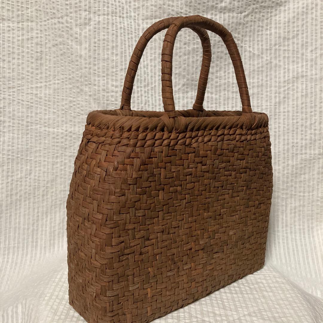 【小ぶり︎タイプ】メルカリ特別価格　色育つ１番皮沢皮　国産信州山葡萄籠　網代編