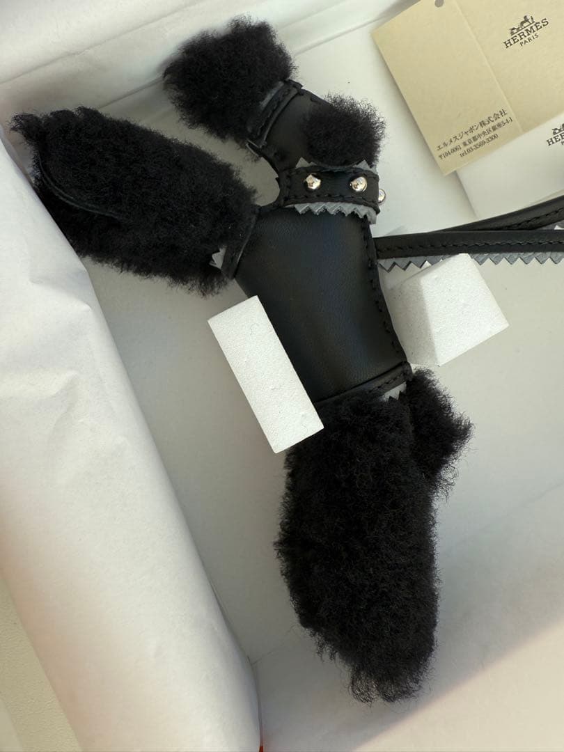 本物保証エルメスバディチャーム 首輪付きクロ×グリパンタン【2025年春夏新色】