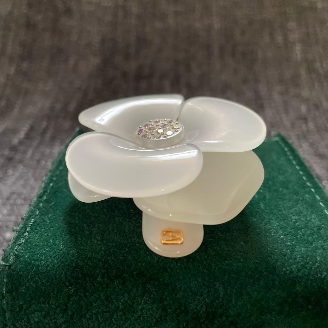 ゆき美品 フランス製 アレクサンドルドゥパリ ホワイト カメリアバレッタ