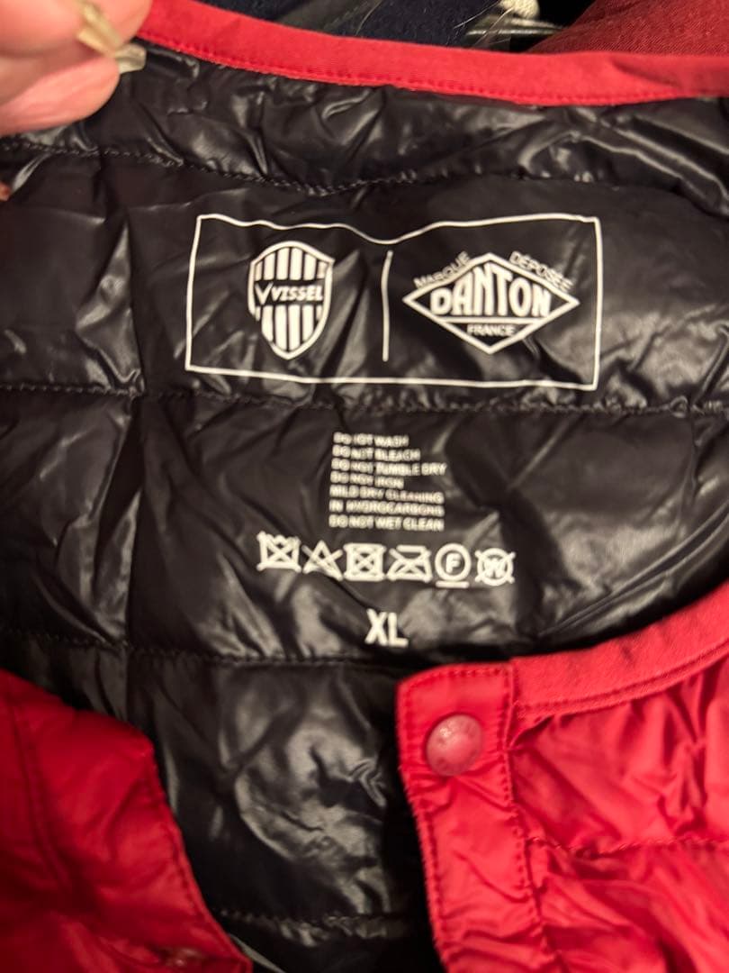 DANTON ヴィッセル神戸クルーネックダウンジャケット クリムゾンレッド