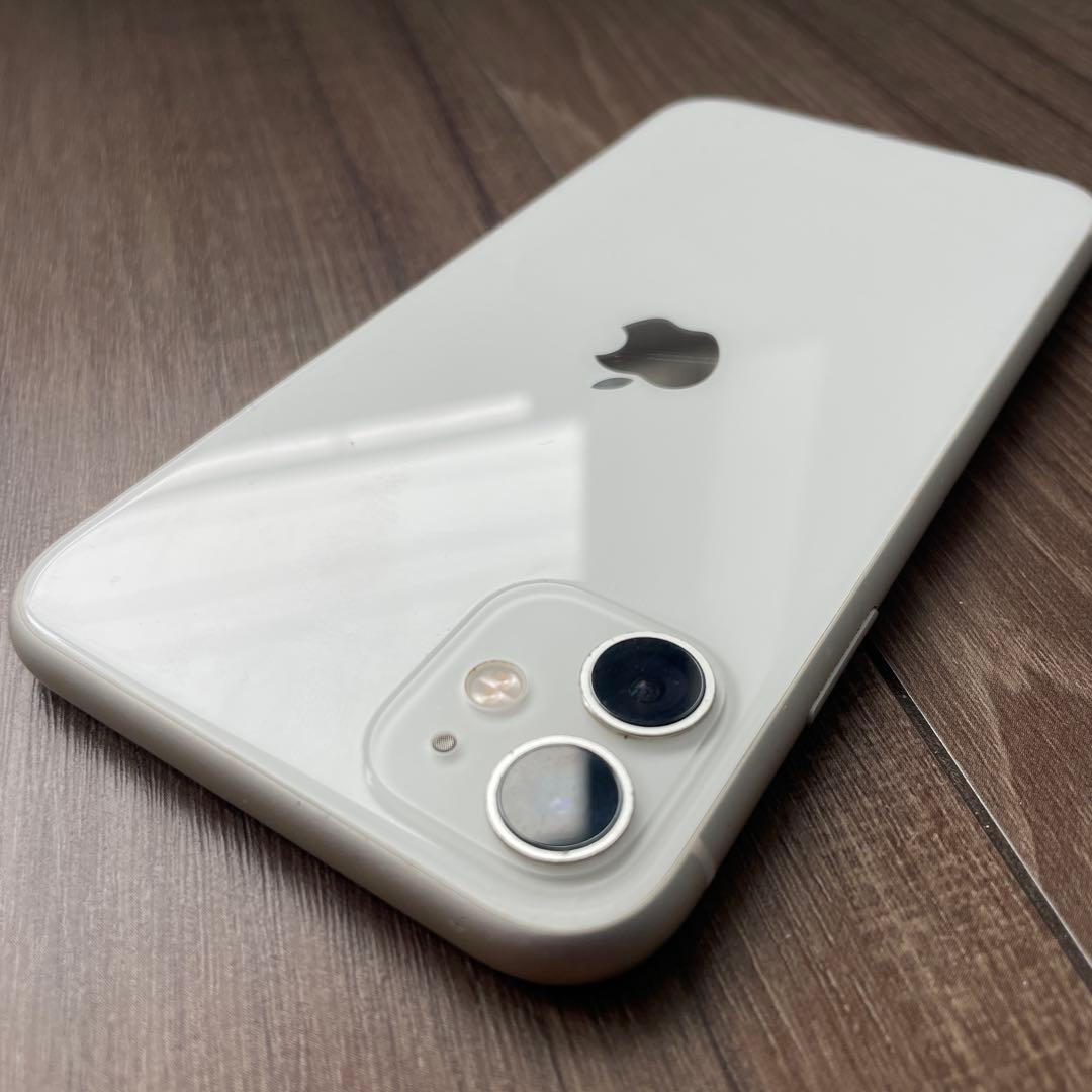 iPhone11 本体　64GB スマホ　スマートフォン　ホワイト　ケース付き
