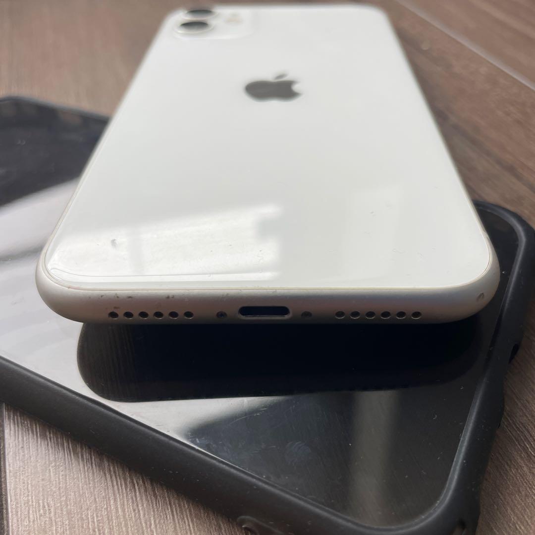 iPhone11 本体　64GB スマホ　スマートフォン　ホワイト　ケース付き