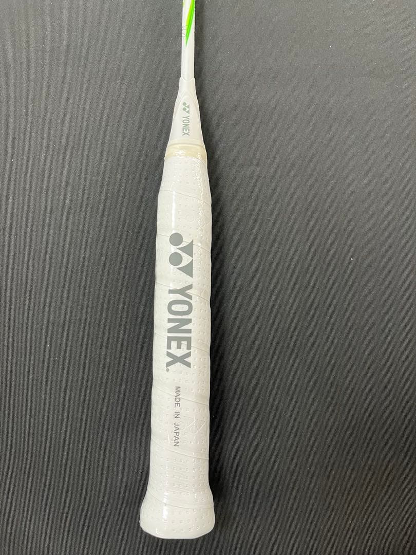 4ug6 アストロクス100ZVA 新品　ヨネックス　バドミントン