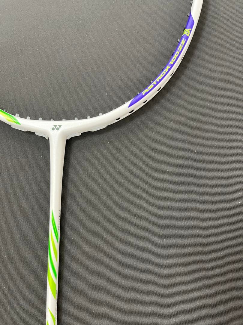 4ug6 アストロクス100ZVA 新品　ヨネックス　バドミントン