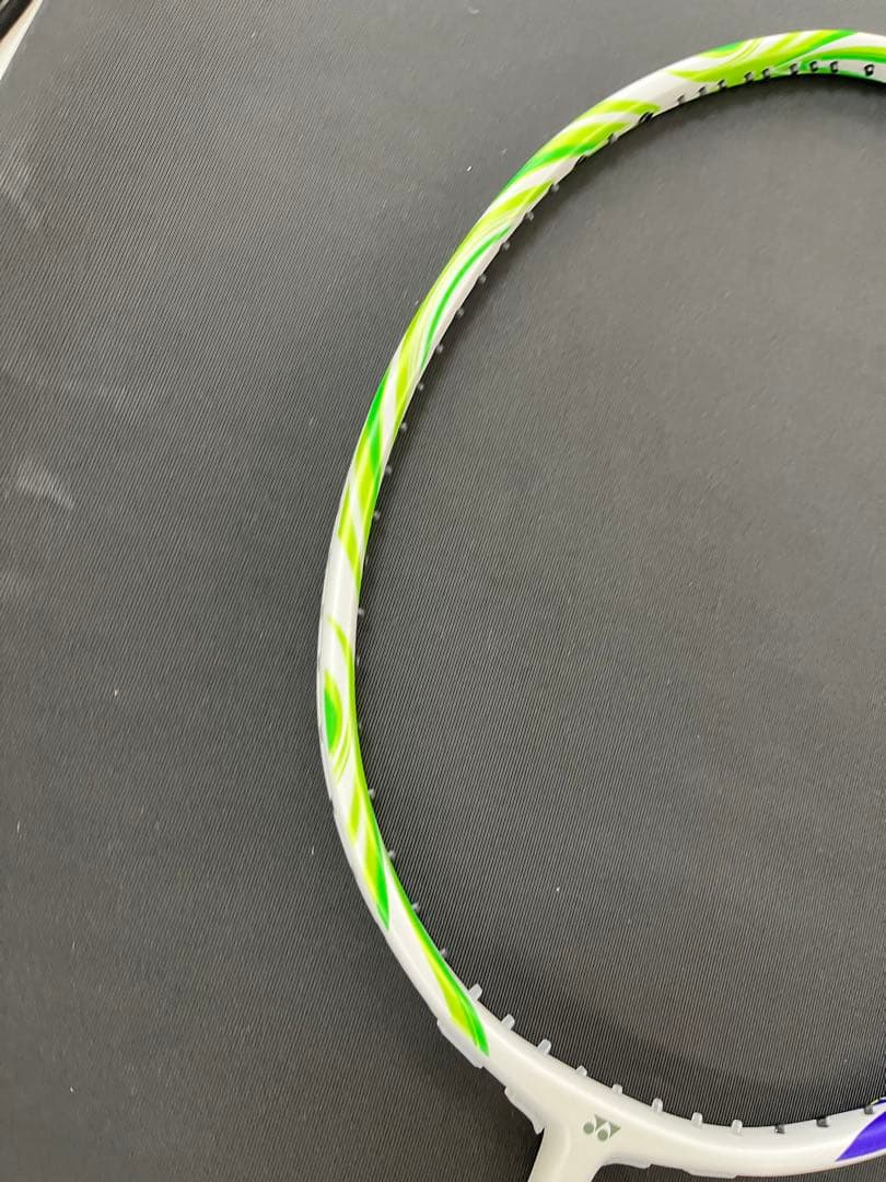 4ug6 アストロクス100ZVA 新品　ヨネックス　バドミントン