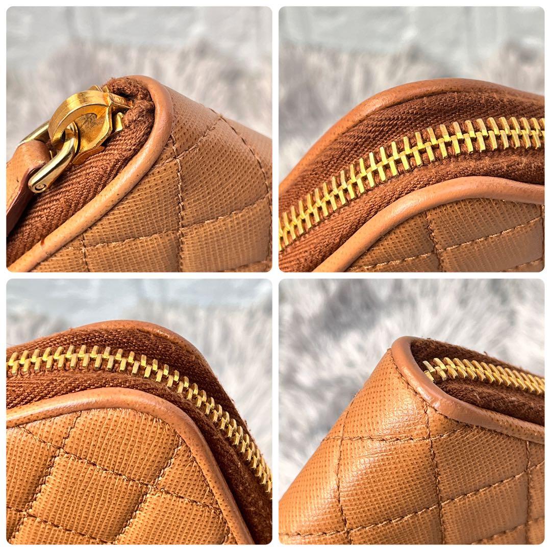 美品✨PRADA ラウンドファスナー　キルティング　長財布　メタルロゴ　キャメル