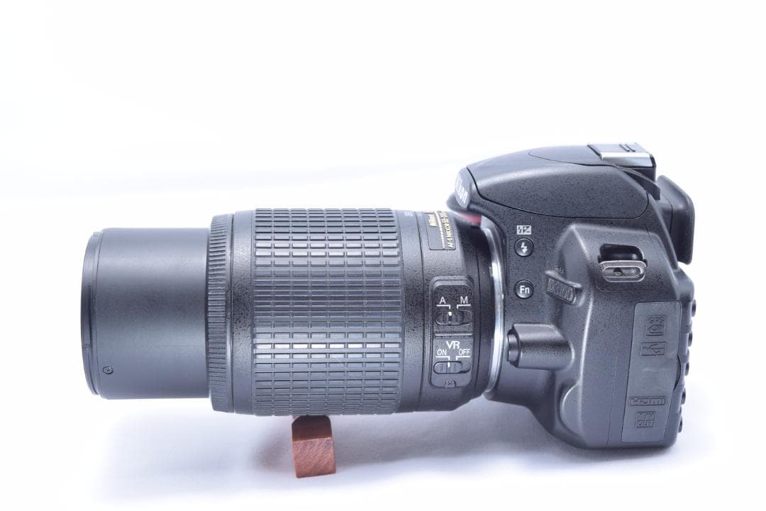 ①Nikon D3100 Wレンズセット（手振れ補正付き） シャッター数少