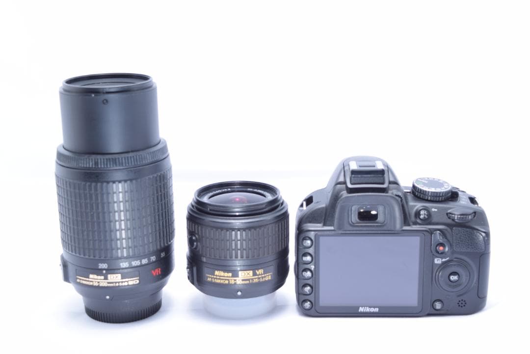 ①Nikon D3100 Wレンズセット（手振れ補正付き） シャッター数少