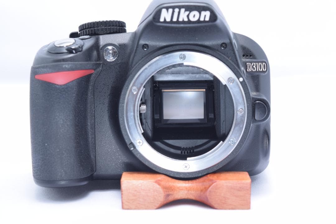 ①Nikon D3100 Wレンズセット（手振れ補正付き） シャッター数少