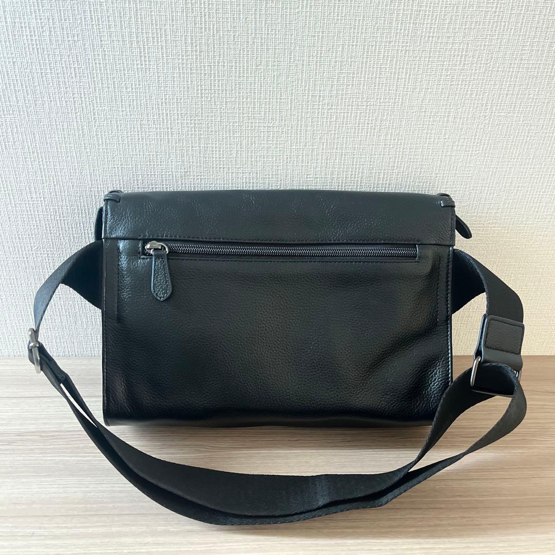 ear PAPILLONNER 黒 レザー ショルダーバッグ 編み込みデザイン