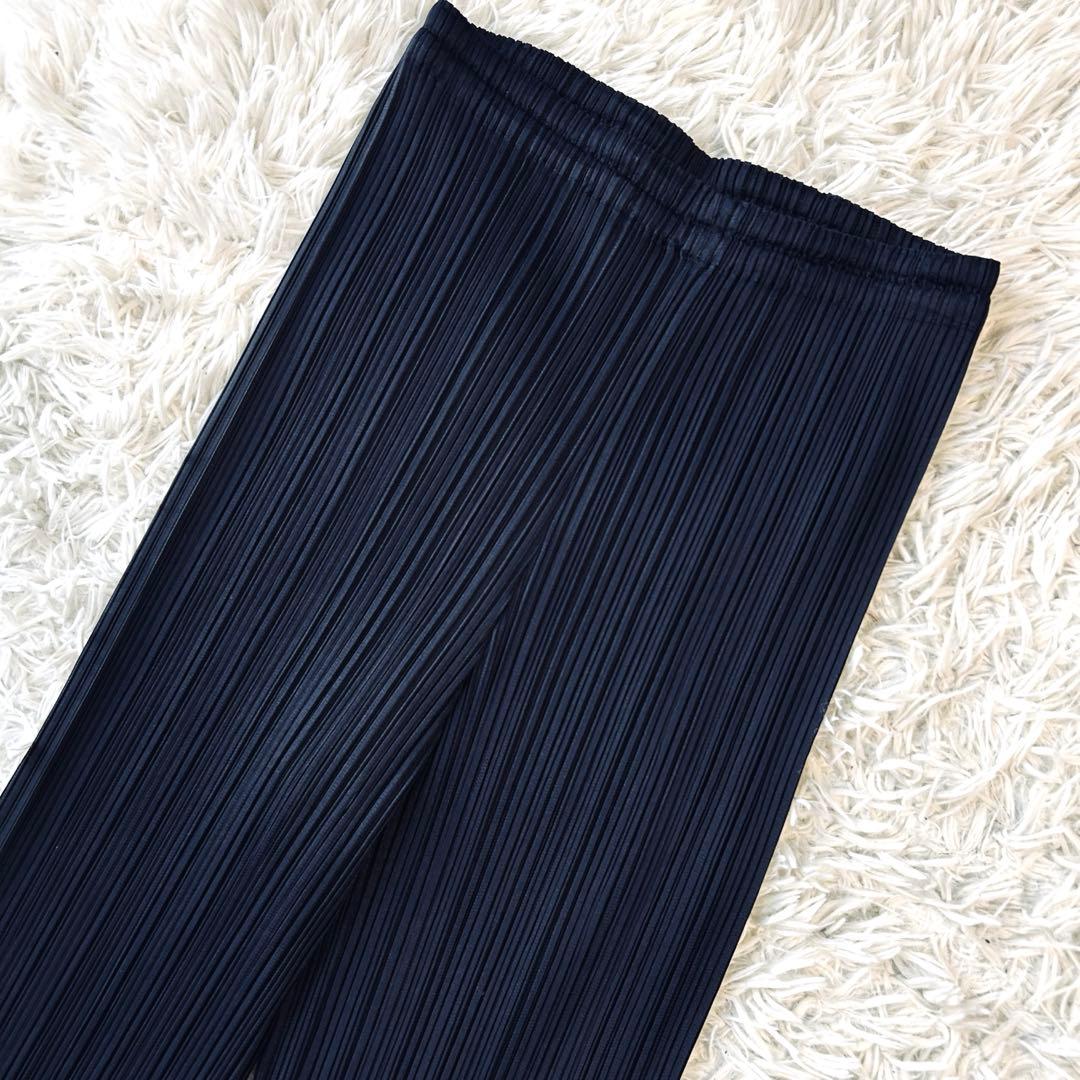 プリーツプリーズ PLEATS PLEASE イッセイミヤケ パンツ ネイビー