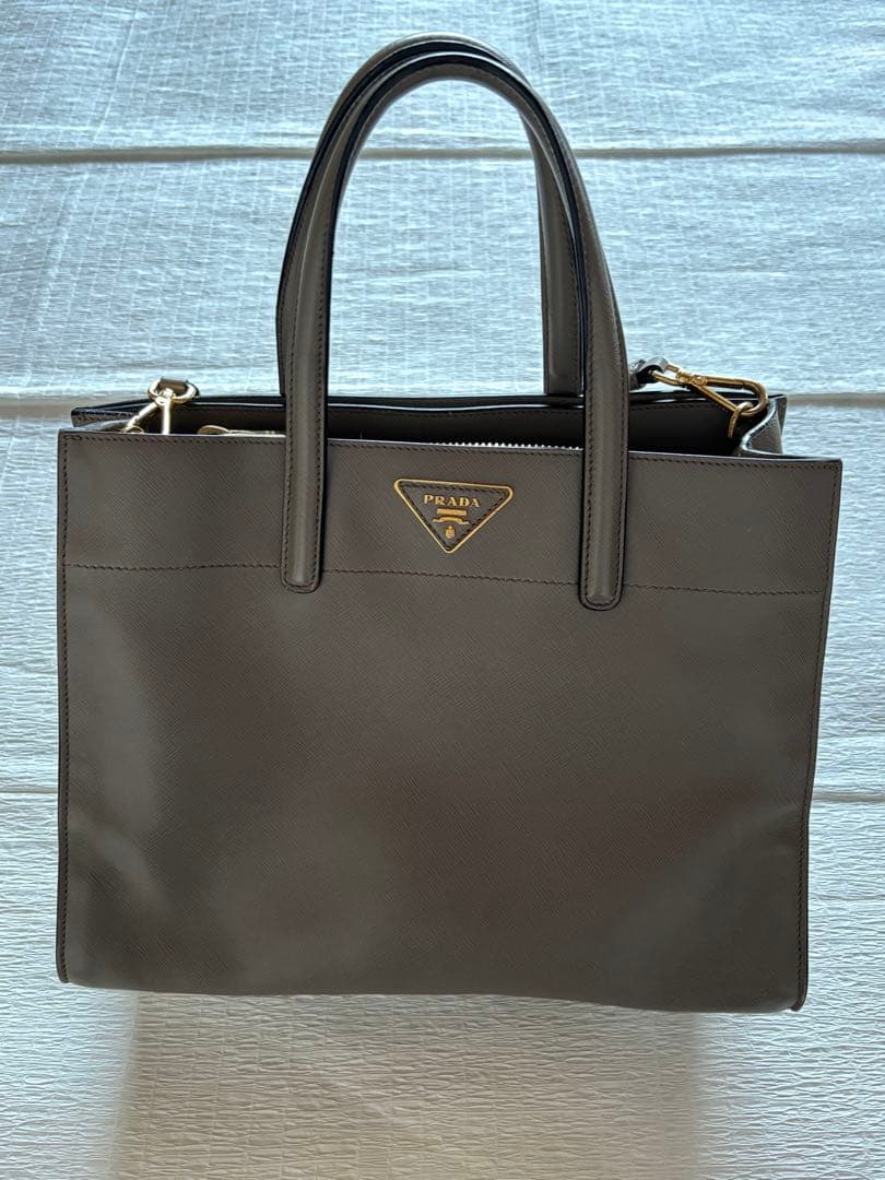 PRADA グレー レザートートバッグ