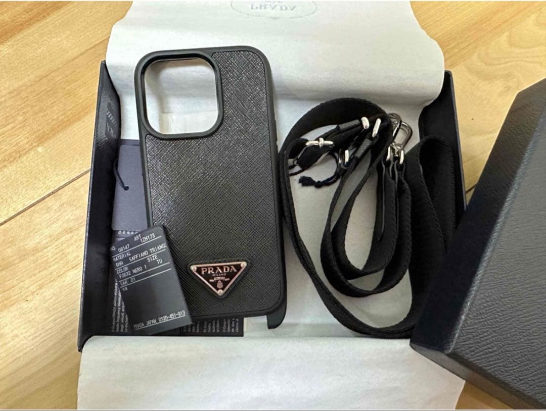 PRADA iPhone14proケース ストラップ付き