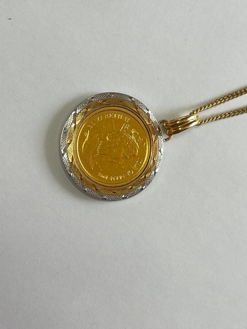 18金ゴールド製のペンダントネックレス 箱付き中古良品