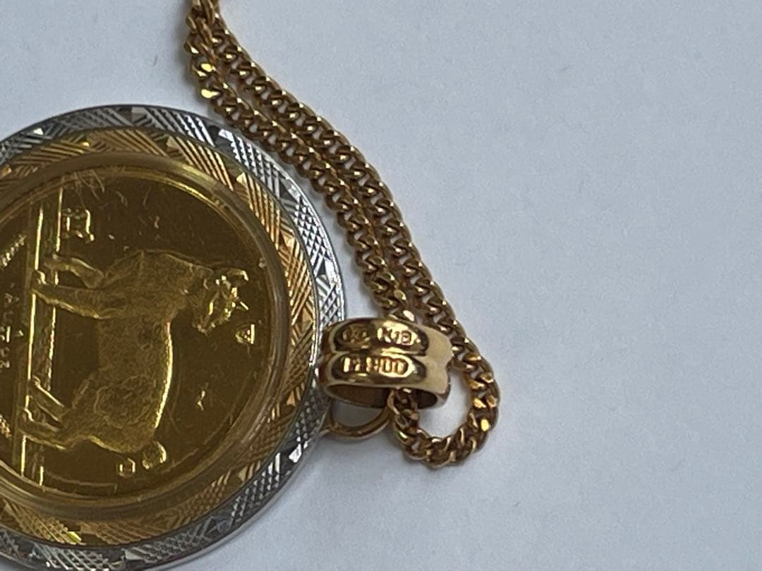 18金ゴールド製のペンダントネックレス 箱付き中古良品