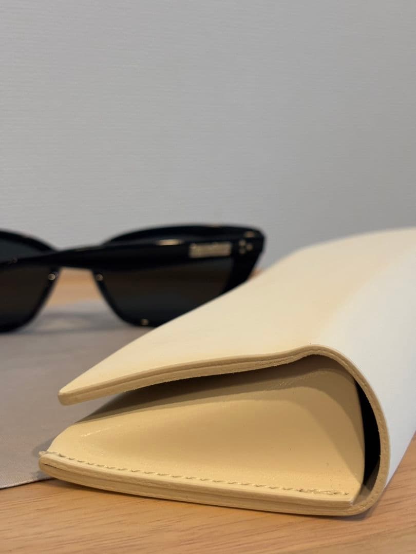 GENTLE MONSTER ブラック キャットアイ サングラス