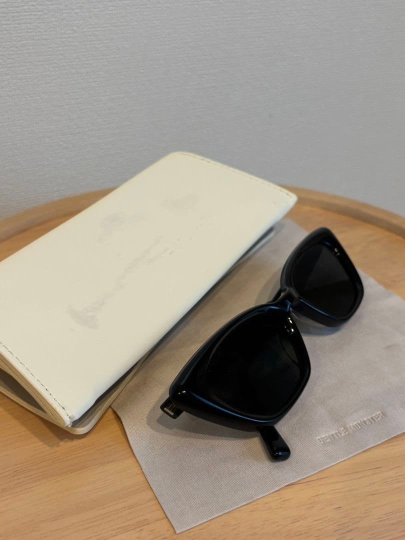 GENTLE MONSTER ブラック キャットアイ サングラス