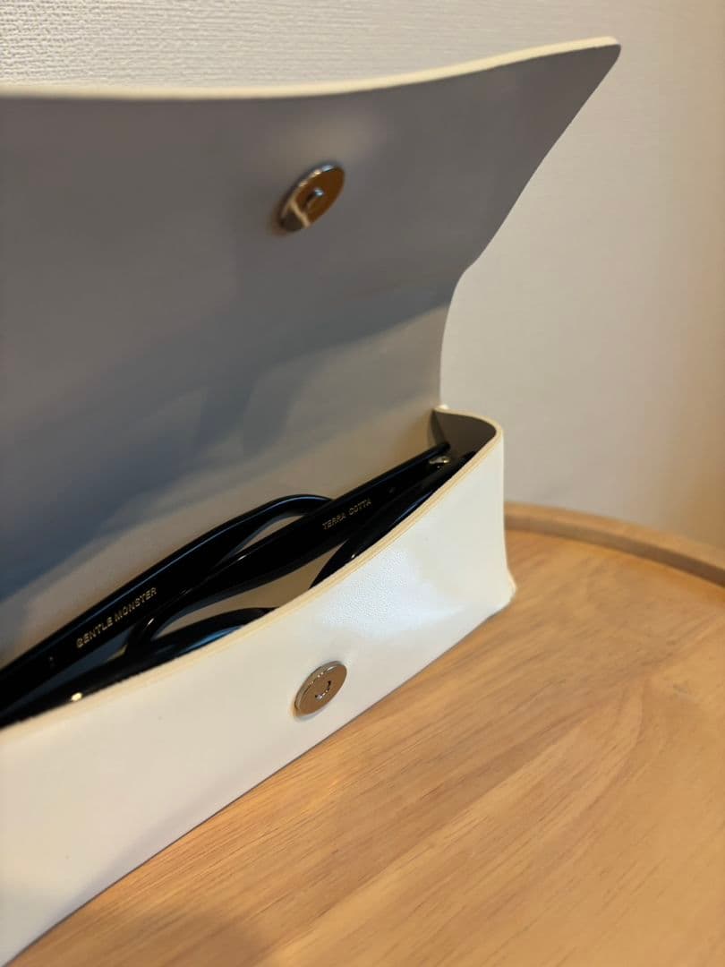 GENTLE MONSTER ブラック キャットアイ サングラス