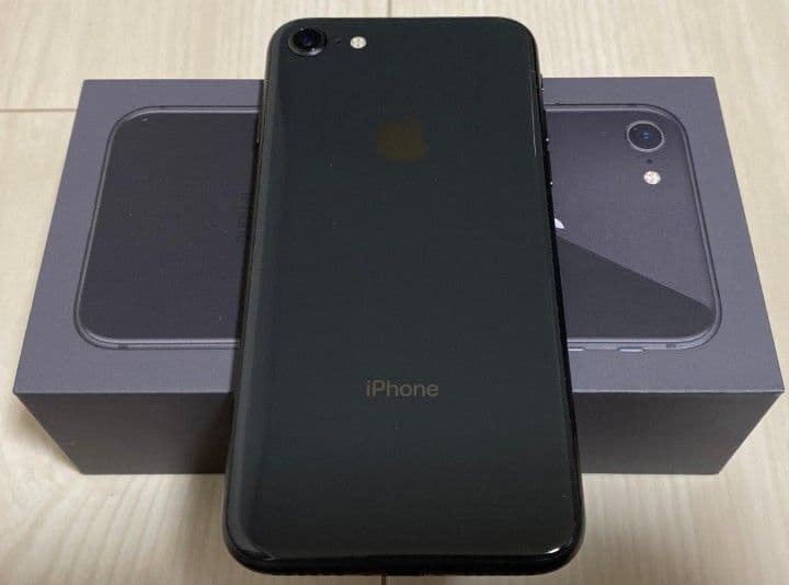 ■美品■iPhone8 64GB SIMフリー　本体　docomo