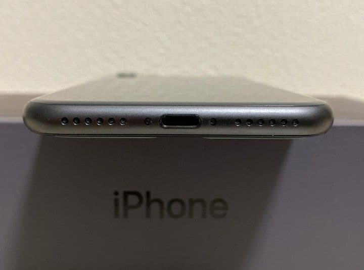 ■美品■iPhone8 64GB SIMフリー　本体　docomo