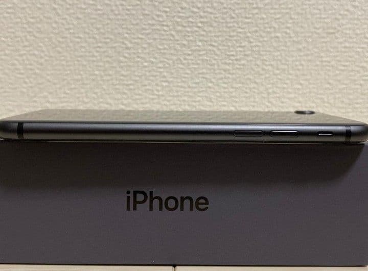 ■美品■iPhone8 64GB SIMフリー　本体　docomo