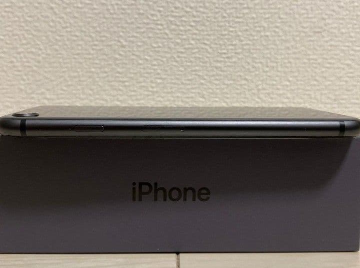 ■美品■iPhone8 64GB SIMフリー　本体　docomo