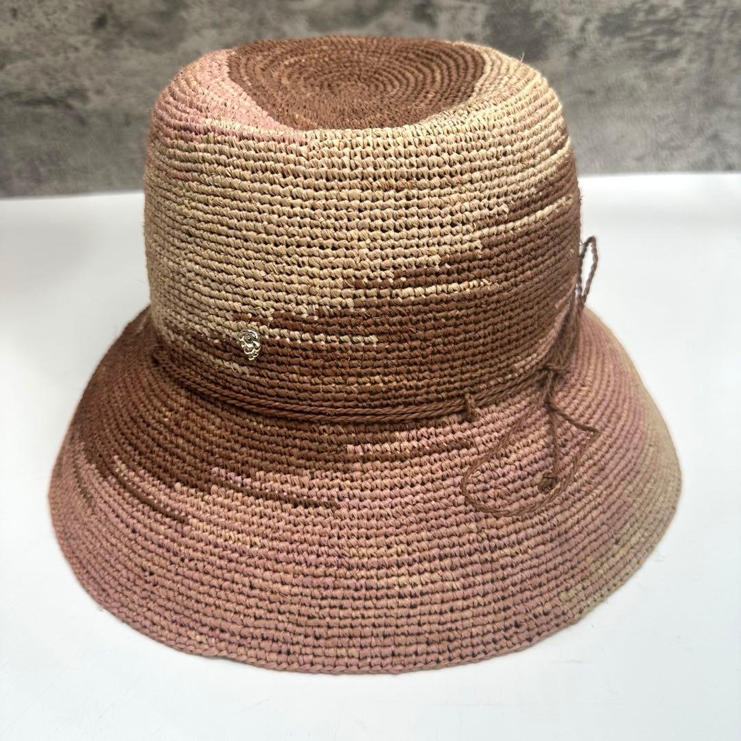 美品★ ヘレンカミンスキーHELEN KAMINSKI麦わら帽子 ロゴ金具