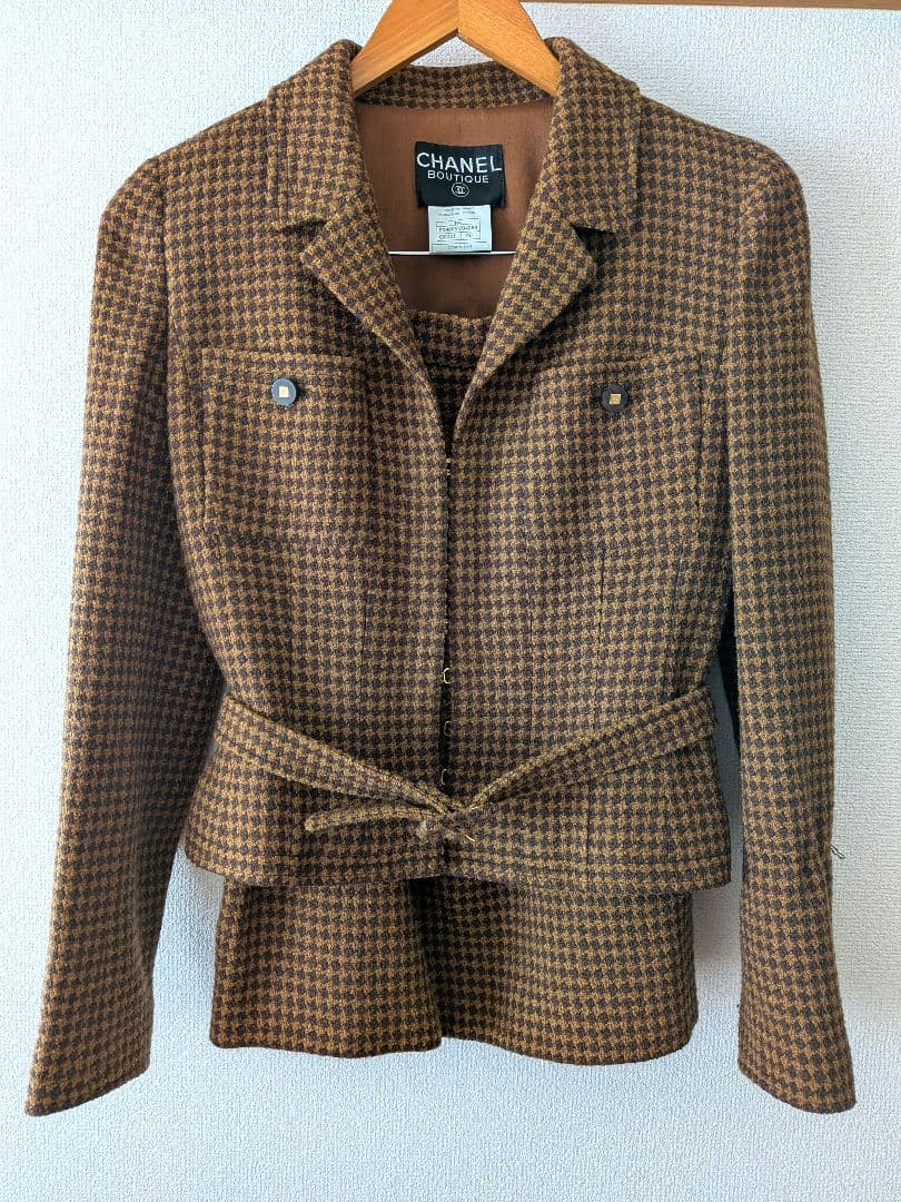 CHANEL【最終値下げ】美品　ツイードベルト付きジャケット　ココボタン