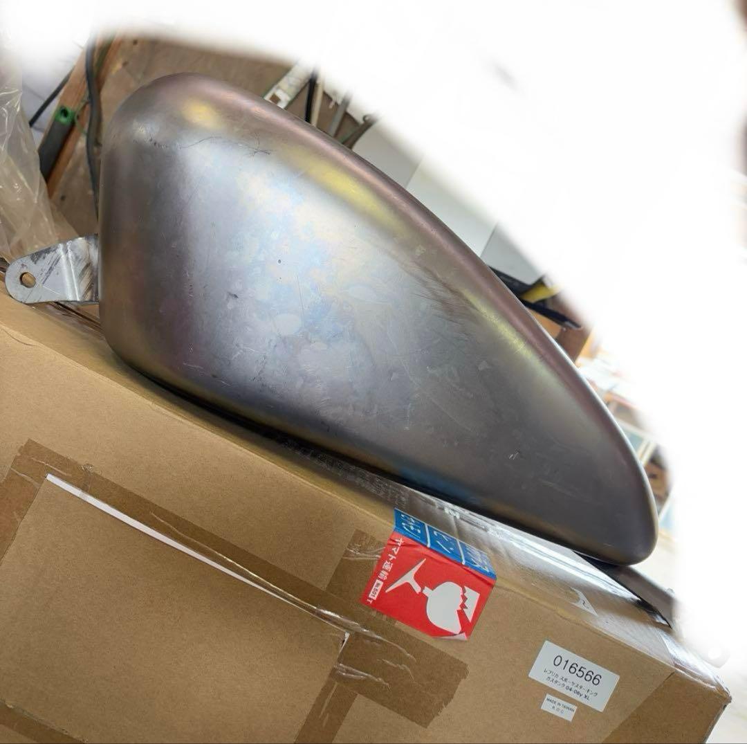 スポーツスター　04〜06 キングガスタンク　新品未使用未塗装　xl1200