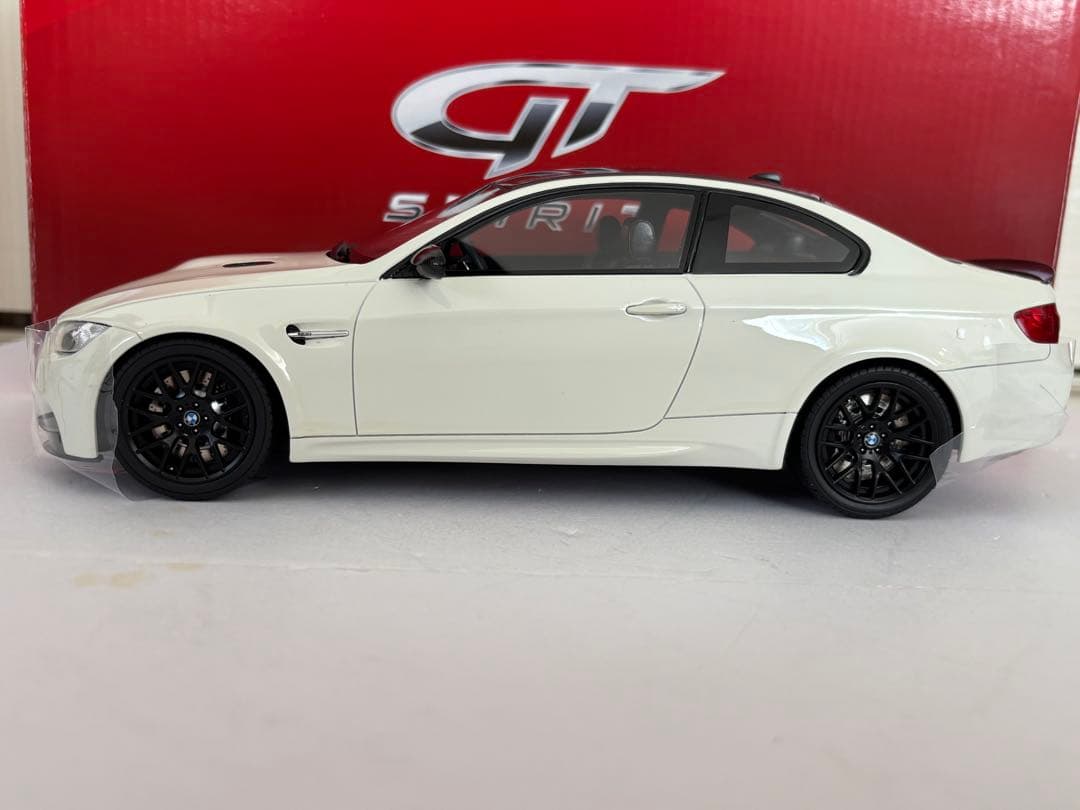  M3 E92 カーボンルーフ ミニカー GT Spirit 1/18