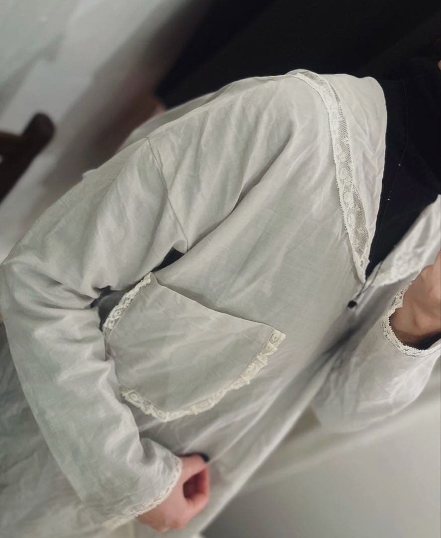 完売 TOWAVASE Leavers blouse (gray)